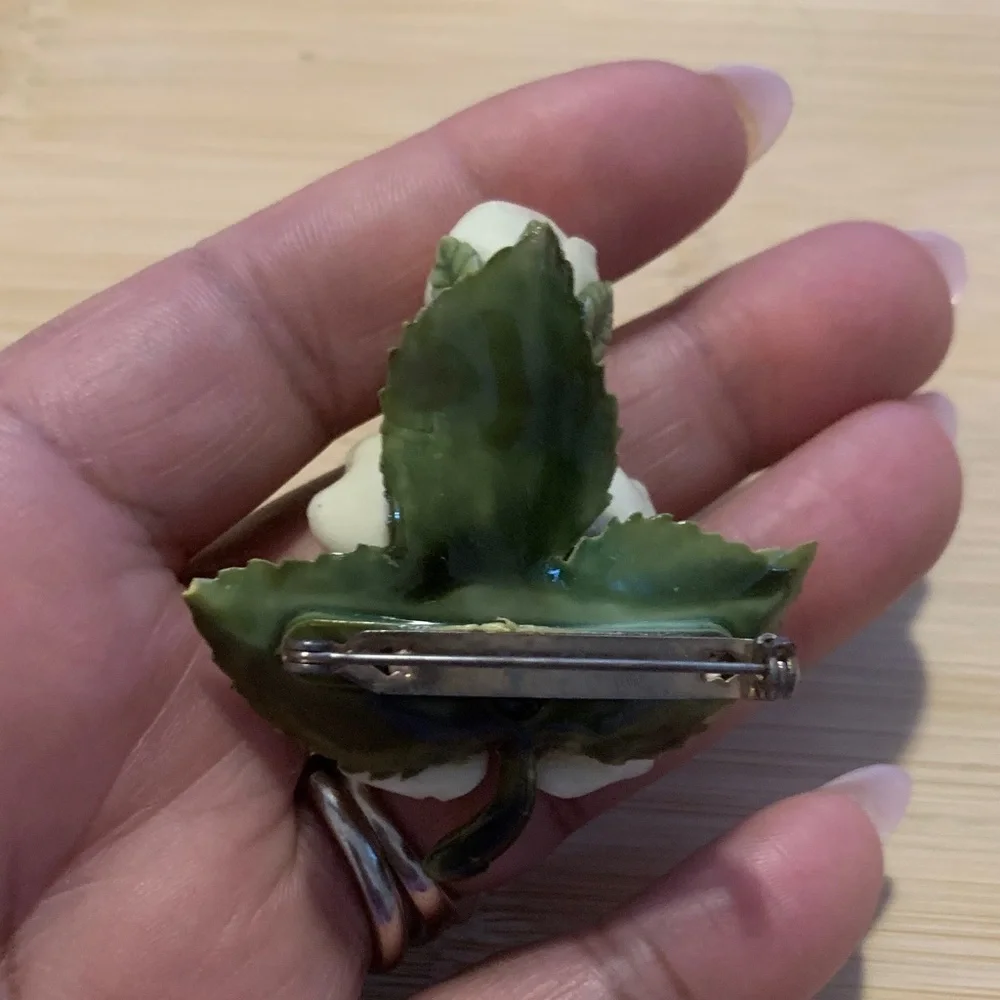 Vintage Roses🌹 Brooch - Picture 2 of 4